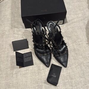 Authentic Valentino Black Leather Rockstud Heels Size 40 (Womens US Size 9)